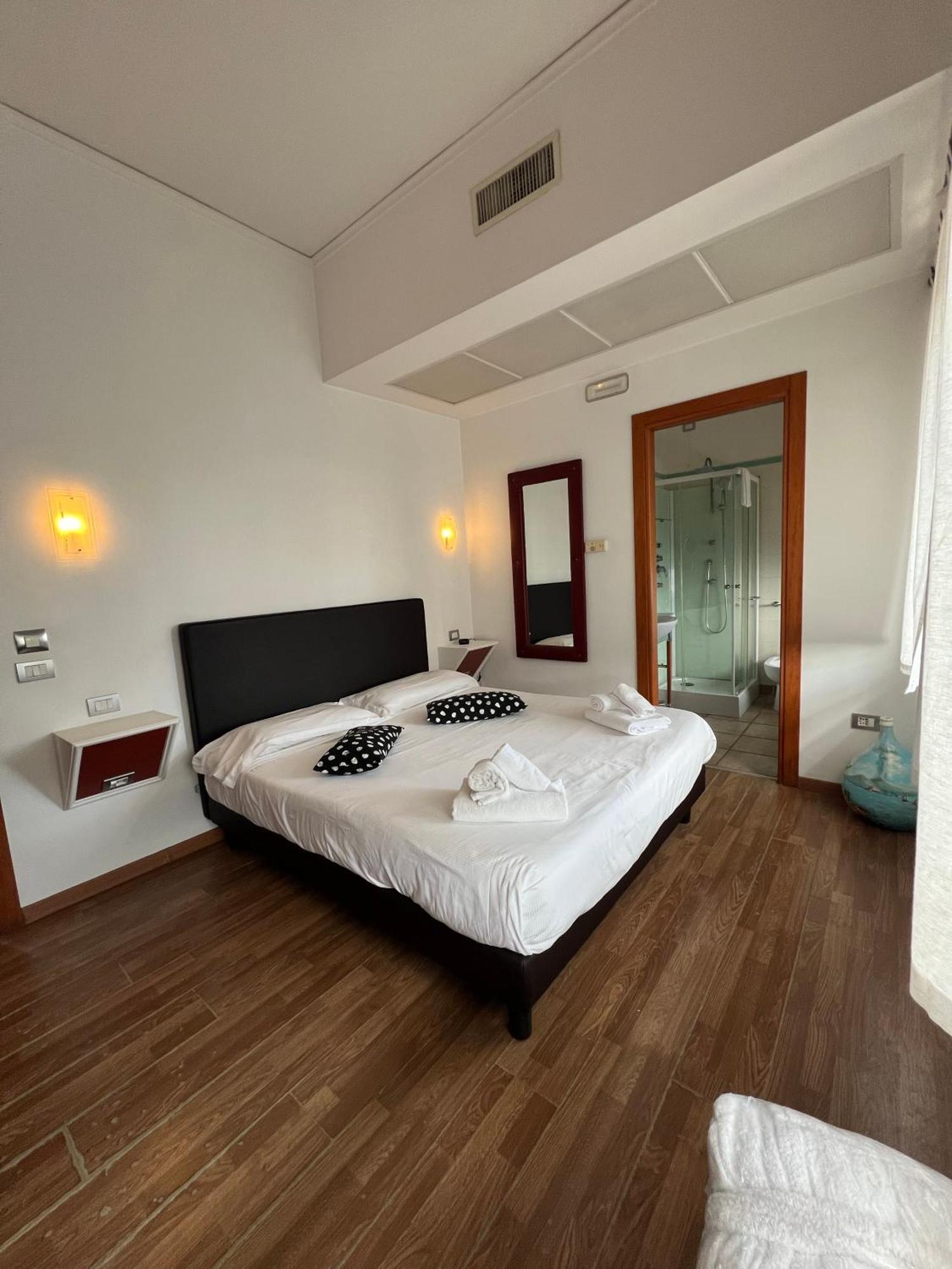 Millennium Gold Hotel Napoli Bagian luar foto