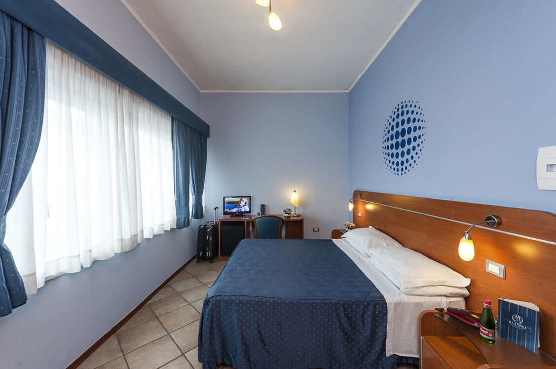 Millennium Gold Hotel Napoli Bagian luar foto