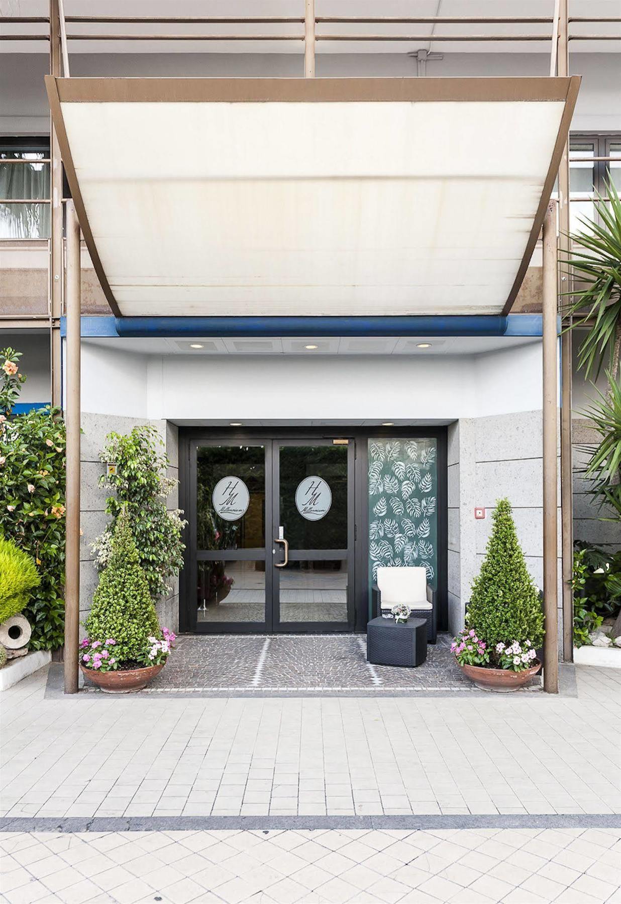 Millennium Gold Hotel Napoli Bagian luar foto