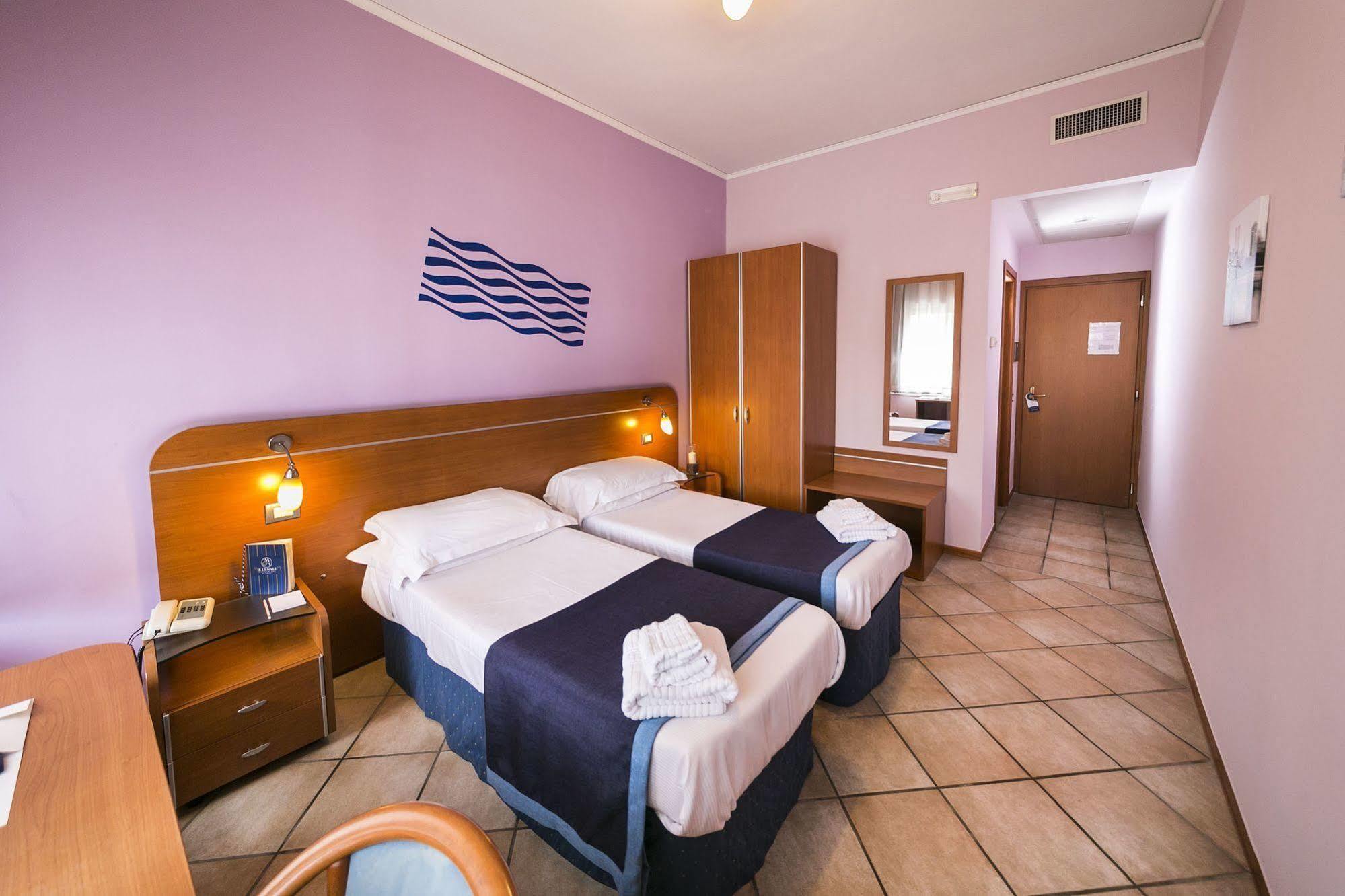 Millennium Gold Hotel Napoli Bagian luar foto