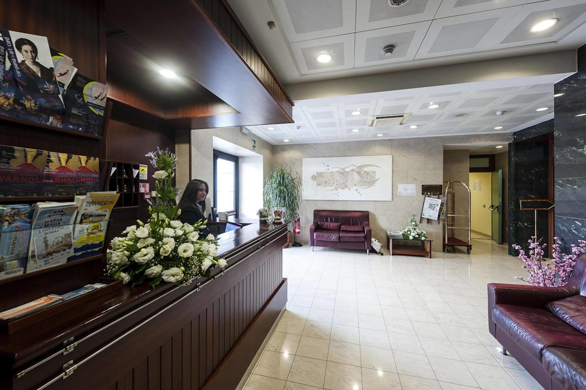 Millennium Gold Hotel Napoli Bagian luar foto